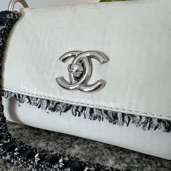 Chanel Lambskin Tweed Flap Bag - Picture 3 of 14